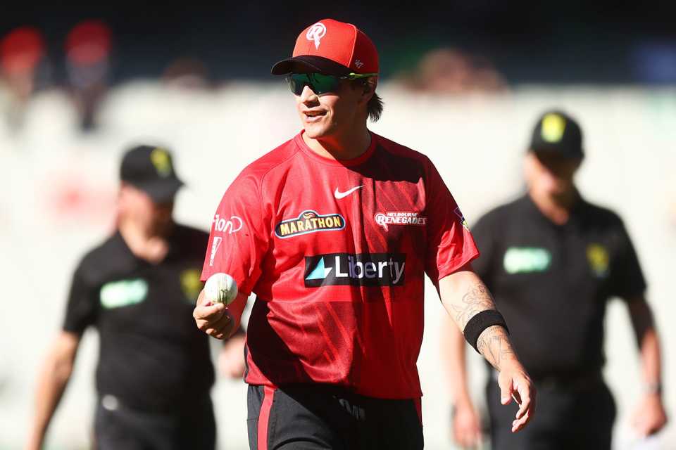 Cameron Boyce with the ball after his five wickets, Sydney Thunder vs Melbourne Renegades, BBL 2021-22, Melbourne, January 19, 2022
