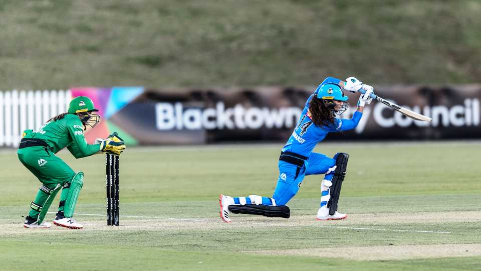Laura Wolvaardt shows off her high elbow as she completes her drive, Adelaide Strikers v Melbourne Stars, WBBL, Blacktown, November 3, 2020