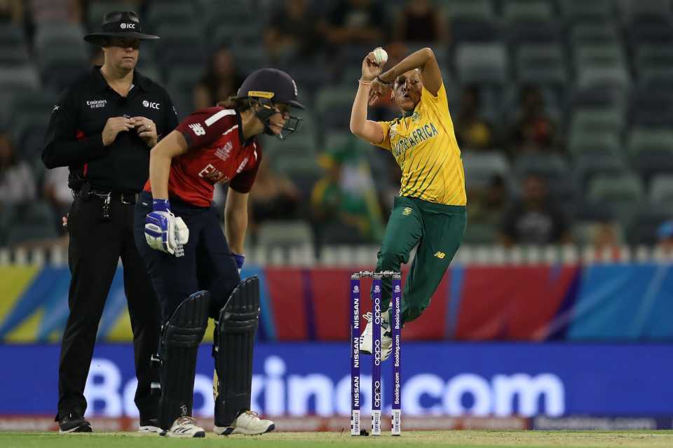 Shabnim Ismail loads up, England v South Africa, ICC Women's T20 World Cup, Perth, February 23 2020