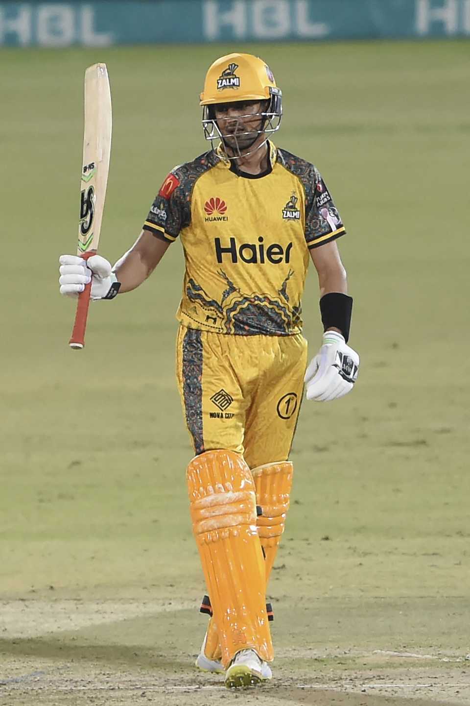 Shoaib Malik raises his bat after getting to a fifty, Peshawar Zalmi vs Karachi Kings, PSL 2022, Karachi, February 4, 2022