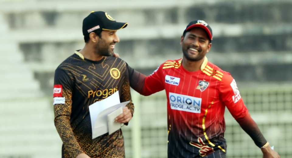 Ravi Bopara and Imrul Kayes at the toss