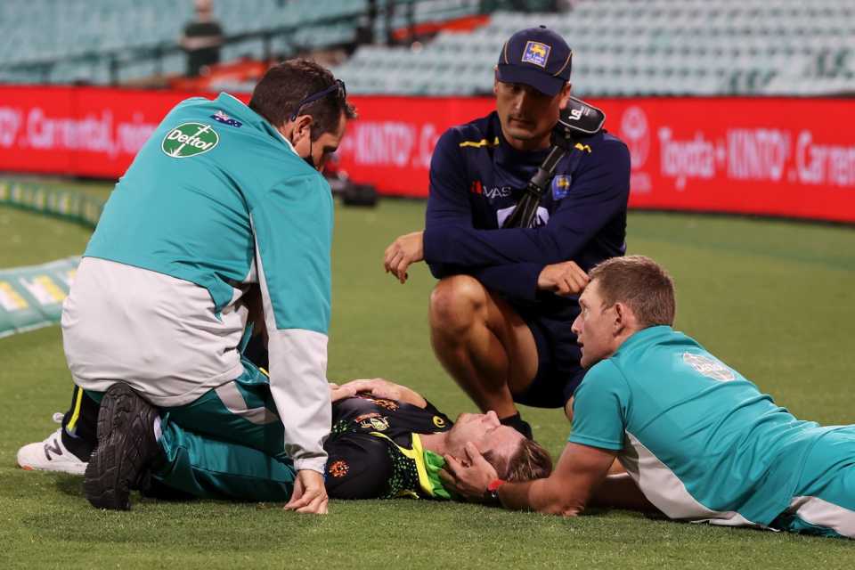 Steve Smith gets medical attention after being concussed in the outfield, Australia vs Sri Lanka, 2nd T20I, Sydney, February 13, 2022