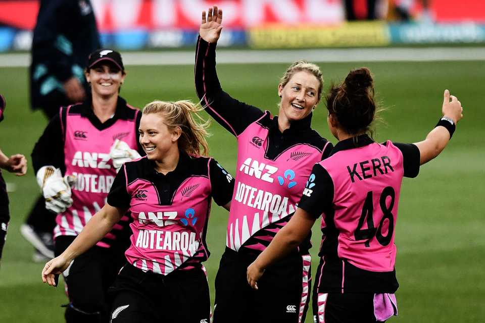 Leigh Kasperek, Sophie Devine and Amelia Kerr celebrate a wicket, New Zealand women v India women, 1st T20I, Wellington, February 6, 2019
