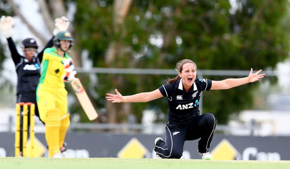 Amelia Kerr appeals for a wicket