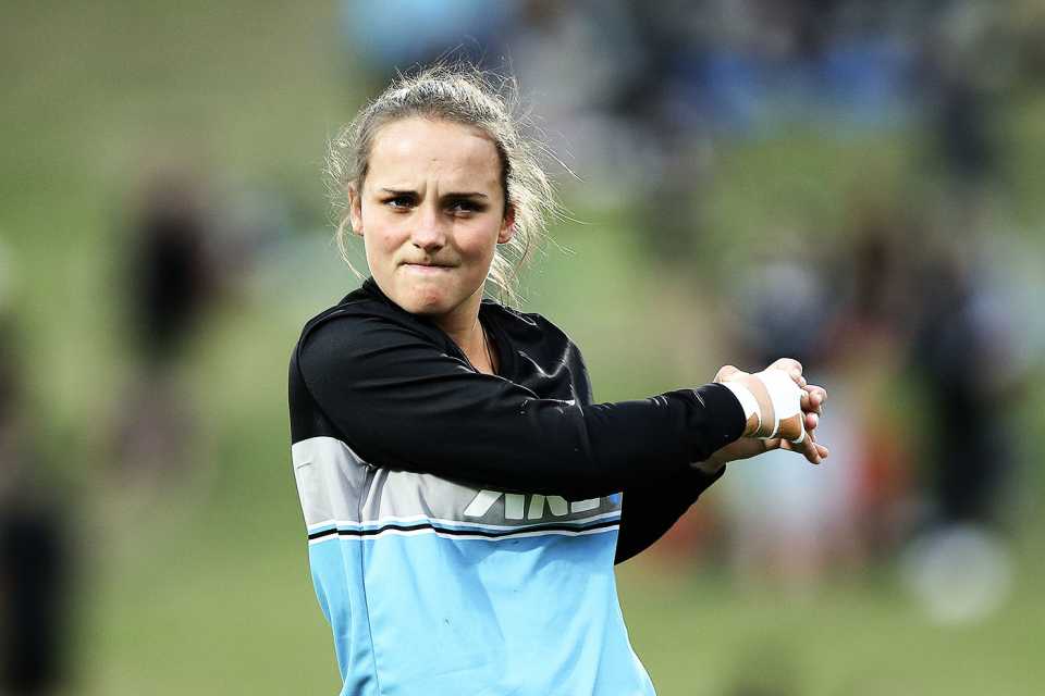 Amelia Kerr warms up, New Zealand vs Australia, 1st T20I, Hamilton, March 28, 2021