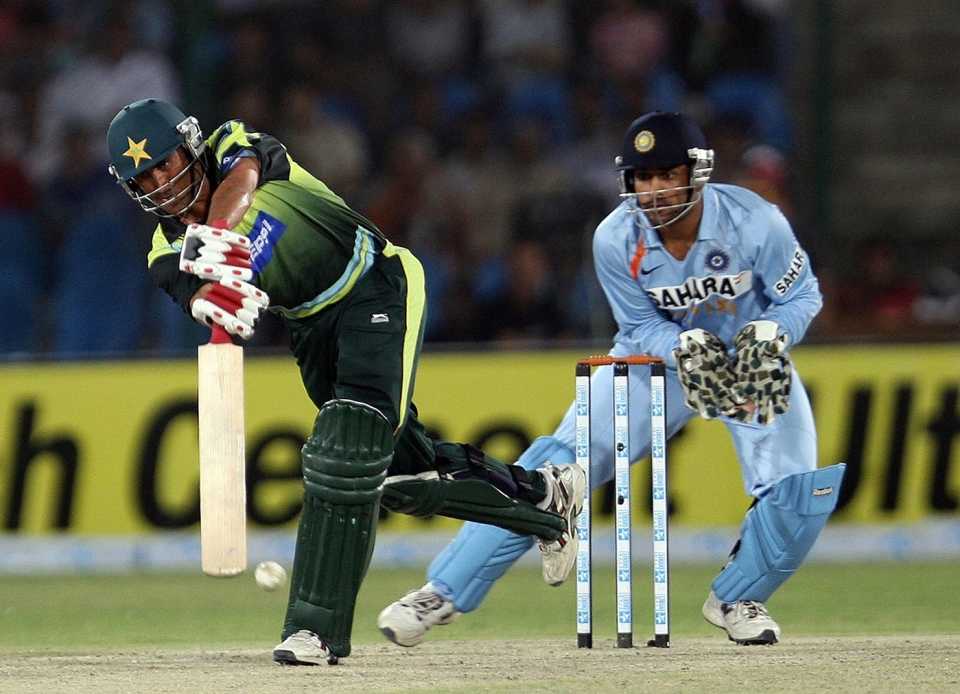 Younis Khan presents the full face of the bat as he drives, Pakistan v India, Super Four, Asia Cup, Karachi, July 2, 2008