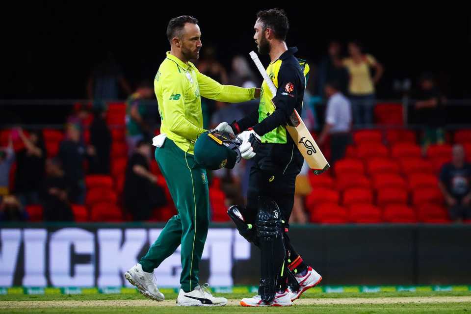 Glenn Maxwell shakes hands with Faf du Plessis