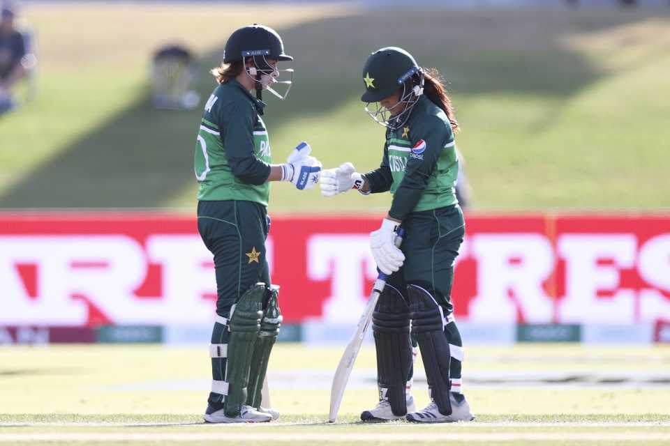 Nahida Khan and Sidra Ameen chat during their partnership, Pakistan vs South Africa, Women's World Cup 2022, Mount Maunganui, March 11, 2022