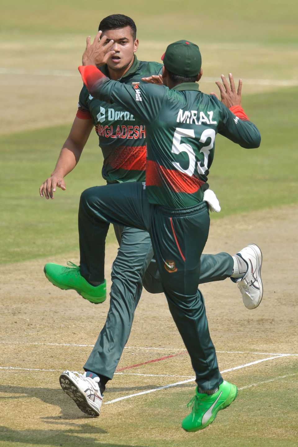 Taskin Ahmed and Mehidy Hasan celebrate a wicket
