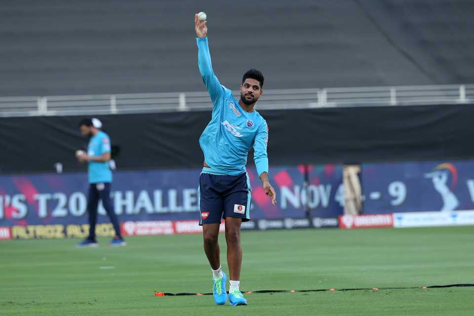 Lalit Yadav warms up, Delhi Capitals vs Sunrisers Hyderabad, IPL, Dubai, October 27, 2020