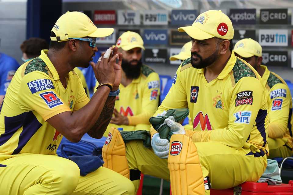 K Gowtham has a chat with MS Dhoni