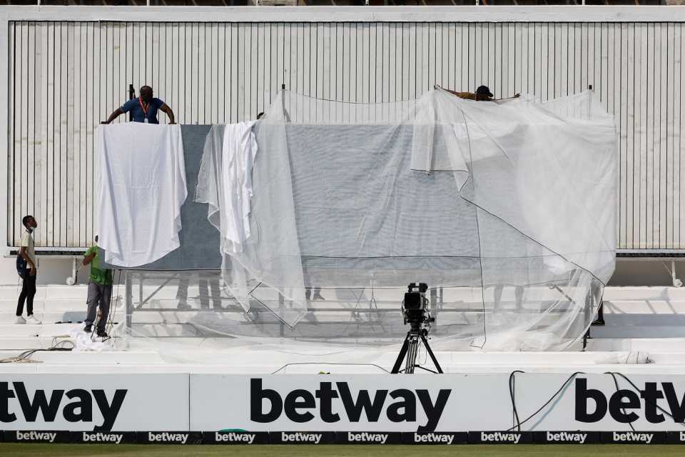 A bunch of hands attempt to sort the sightscreen malfunction at Kingsmead
