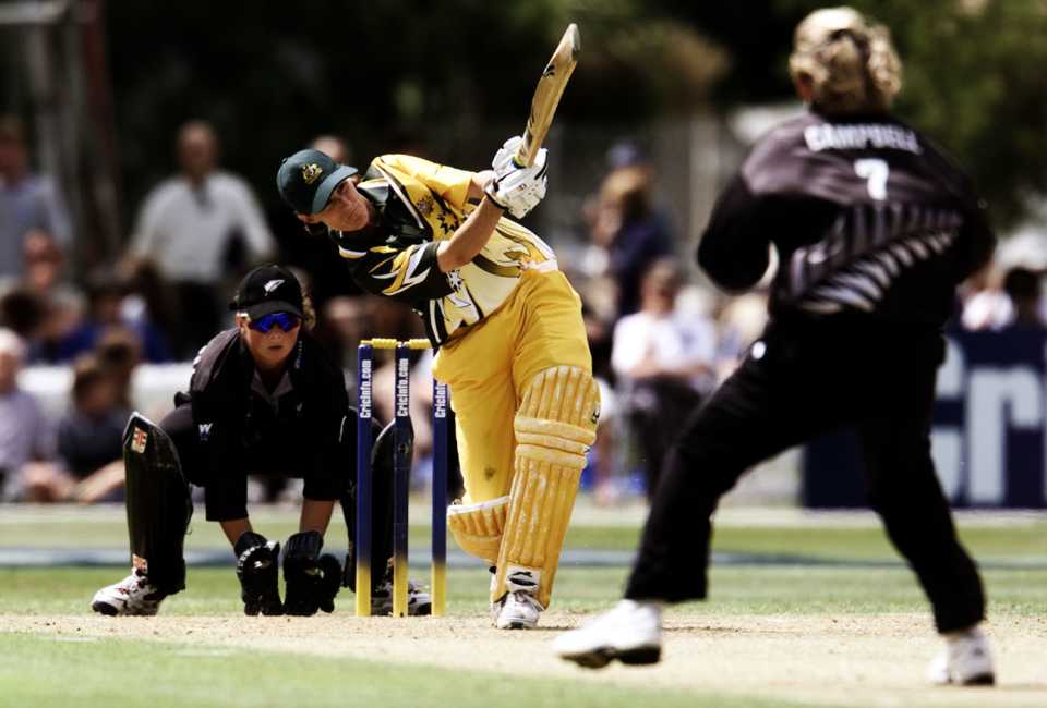 Bellinda Clark hits out on her way to 91, New Zealand v Australia, women's World Cup final, December 23, 2000
