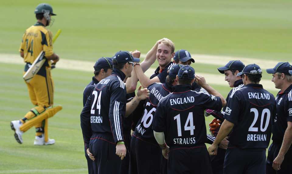 Stuart Broad celebrates Ricky Ponting's wicket, England v Australia, 2nd ODI, Cardiff, June 24, 2010