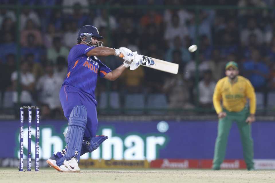 Rishabh Pant reaches out to a wide delivery, India vs South Africa, 1st T20I, Delhi, June 9, 2022
