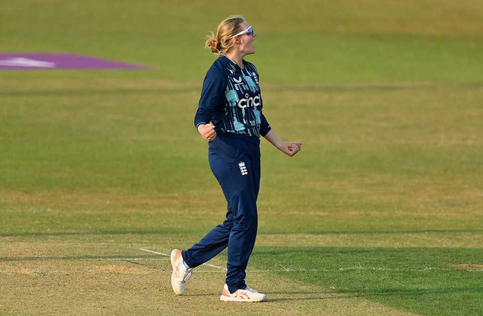 Charlie Dean got rid of both the openers, England vs South Africa, 3rd women's ODI, Leicester, July 18, 2022