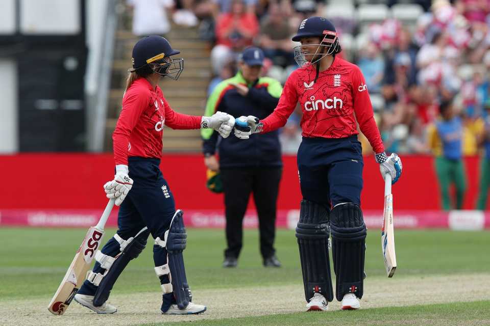 Sophia Dunkley and Danni Wyatt added 26 runs for the opening wicket, England vs South Africa, 2nd women's T20I, Worcester, July 23, 2022