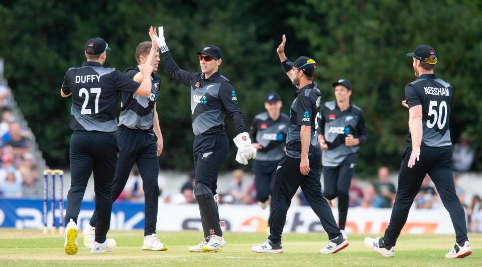 New Zealand players celebrate a wicket, Scotland vs New Zealand, 2nd T20I, Edinburgh, July 29, 2022