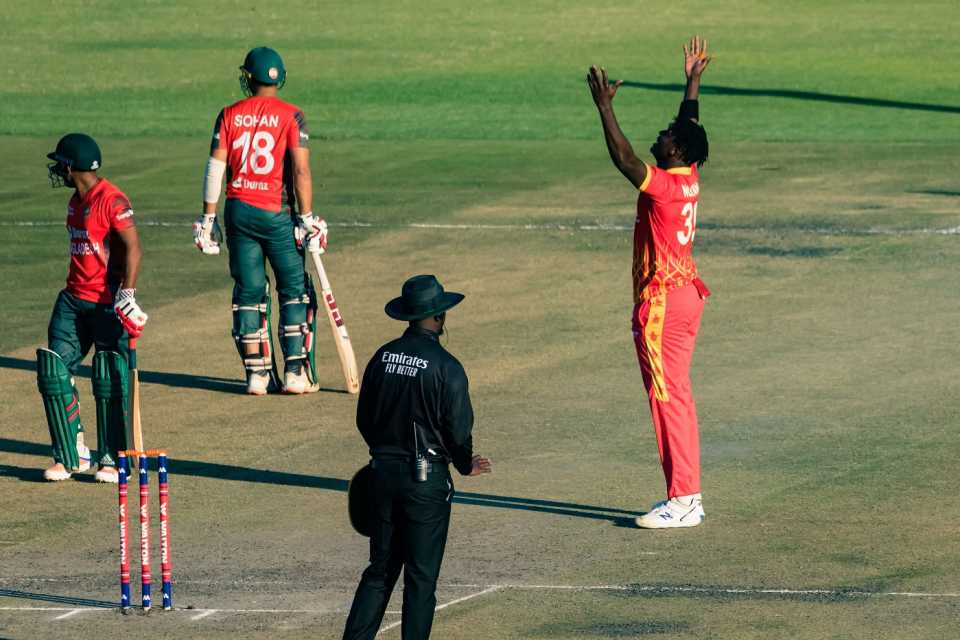 Richard Ngarava bowled a tight 19th over, Zimbabwe v Bangladesh, 1st T20I, Harare, July 30, 2022