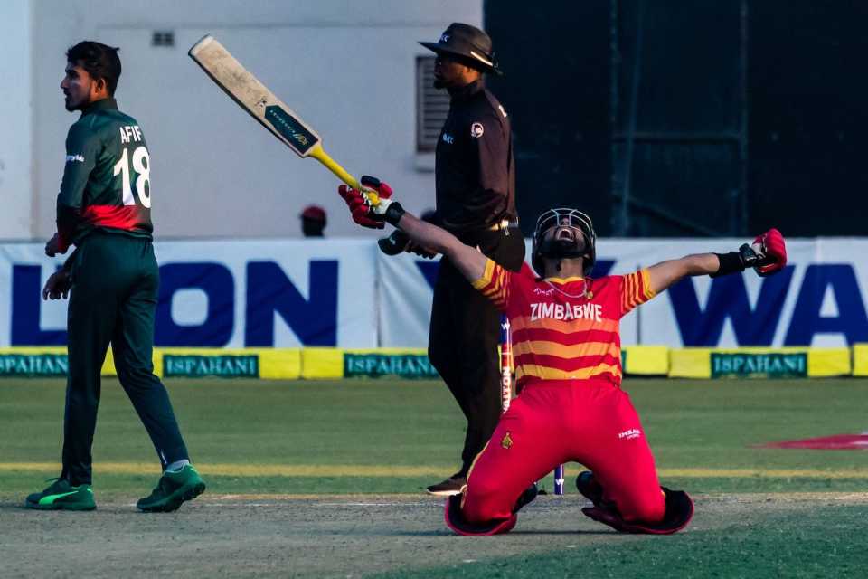 Sikandar Raza celebrates his century, Zimbabwe vs Bangladesh, 2nd ODI, Harare, August 7, 2022