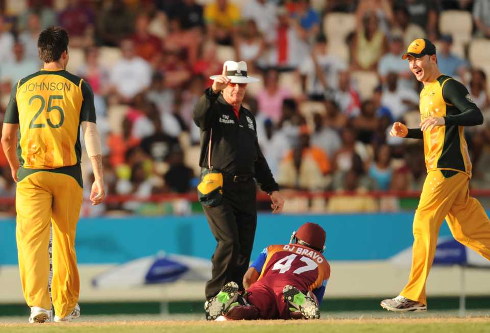 Umpire Rudi Koertzen finds Dwayne Bravo to be short of his ground, West Indies vs Australia, World T20 2010, Gros Islet, May 11, 2010