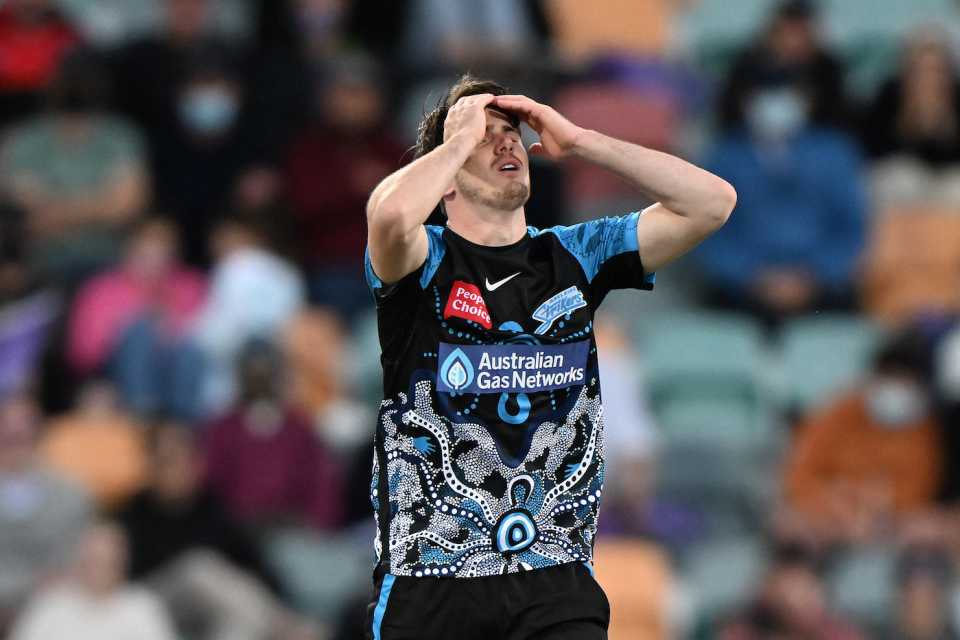 George Garton reacts after missing a run-out, Hobart Hurricanes vs Adelaide Strikers, BBL 2021-22, Hobart, December 27, 2021