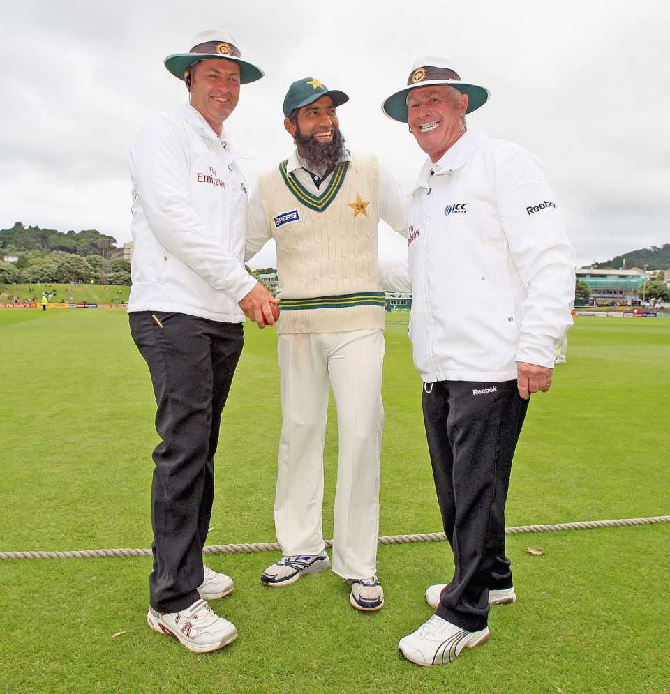 Simon Taufel and Rudi Koertzen share a laugh with Mohammad Yousuf