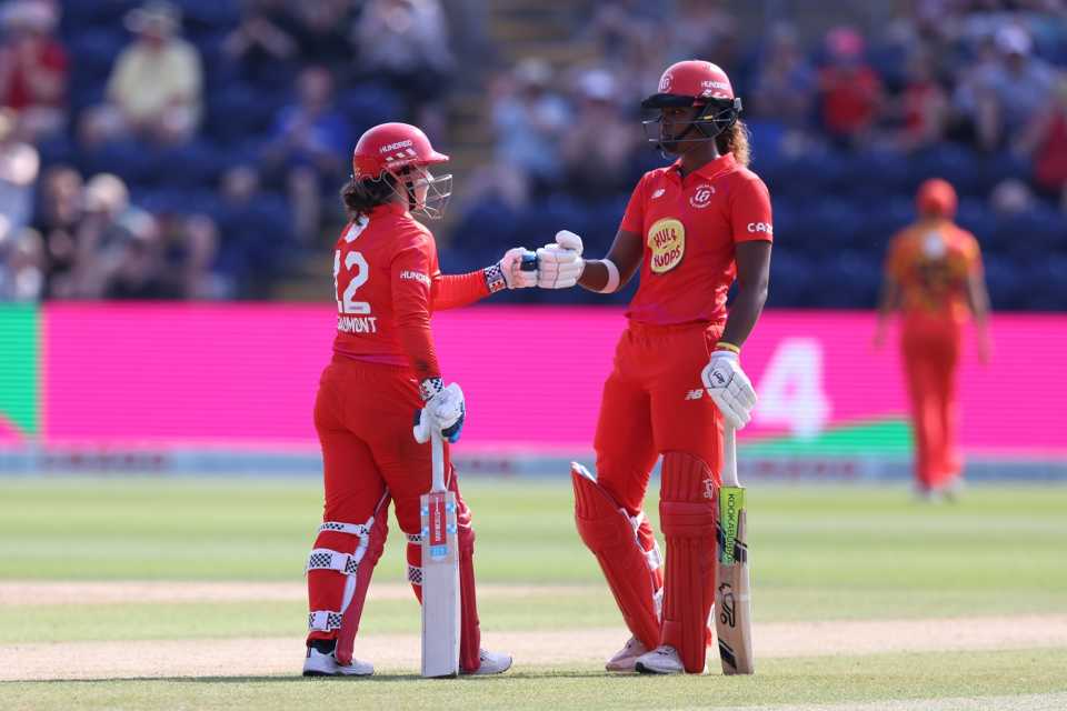 Tammy Beaumont and Hayley Matthews bump fists