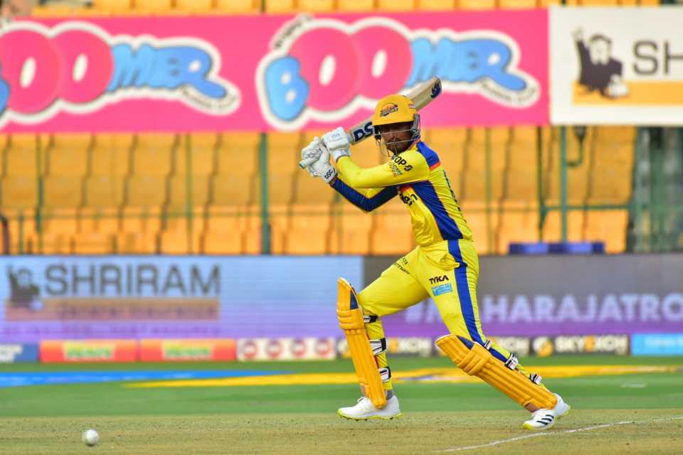 Pavan Deshpande drills one through point, Maharaja T20 Trophy 2022, Mysuru Warriors vs Mangalore United, Bengaluru, August 17, 2022 