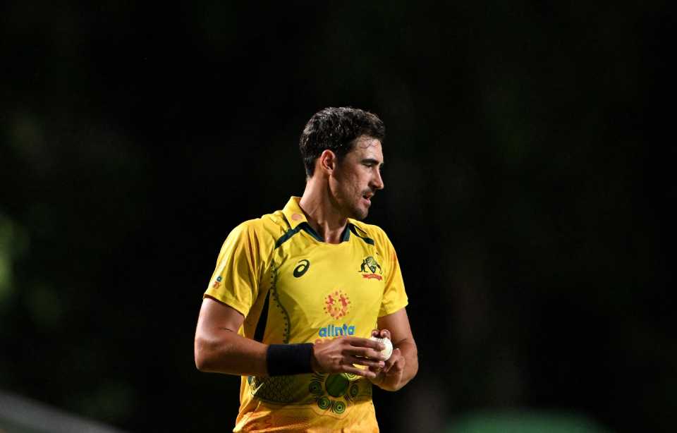 Mitchell Starc gets ready to bowl, Australia vs New Zealand, 2nd ODI, Cairns, September 8, 2022