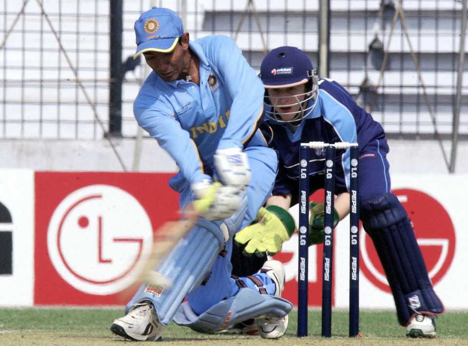 Robin Uthappa sweeps, India v Scotland, Under-19 World Cup, Dhaka, february 16, 2004 