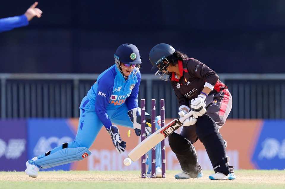 Natasha Cherriath loses her stumps to Rajeshwari Gayakwad, India vs UAE, Women's Asia Cup, Sylhet, October 4, 2022
