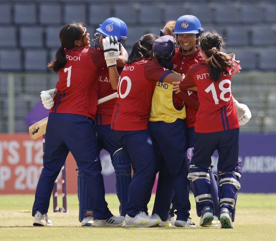The Thailand players celebrate after pulling off the win over Pakistan, Thailand vs Pakistan, Women's Asia Cup, Sylhet, October 6, 2022
