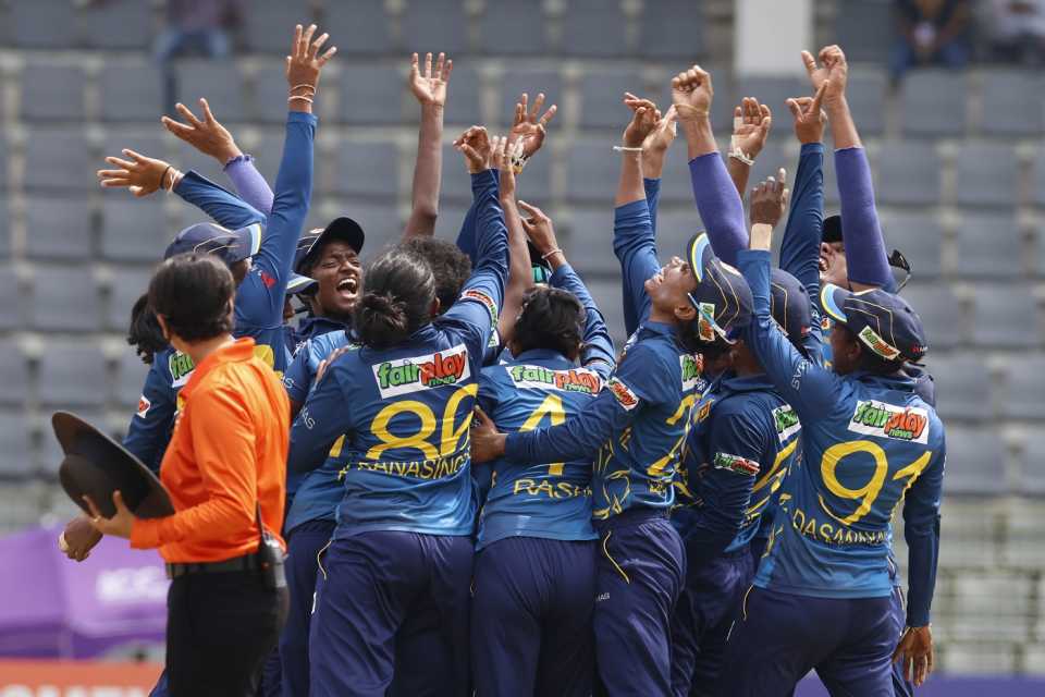 Sri Lanka celebrate after sealing their semi-final spot