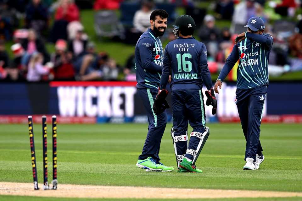 Shadab Khan celebrates after dismissing Finn Allen, New Zealand vs Pakistan, T20I tri-series, Christchurch, October 11, 2022