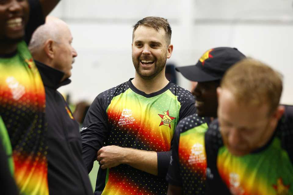 Ryan Burl chats with Zimbabwe head coach Dave Houghton, Namibia vs Zimbabwe, 2022 T20 World Cup warm-up match, Junction Oval, Melbourne, October 13, 2022 