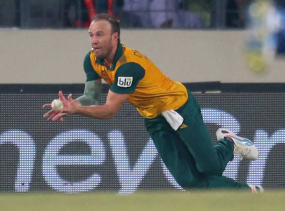 AB de Villiers takes a catch, India v South Africa, World T20, semi-final, Mirpur, April 4, 2014