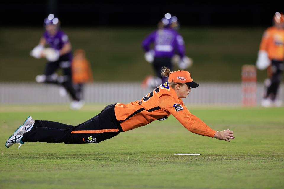 Maddy Green dives to catch Molly Strano, Hobart Hurricanes vs Perth Scorchers, WBBL, Blacktown, October 17, 2022