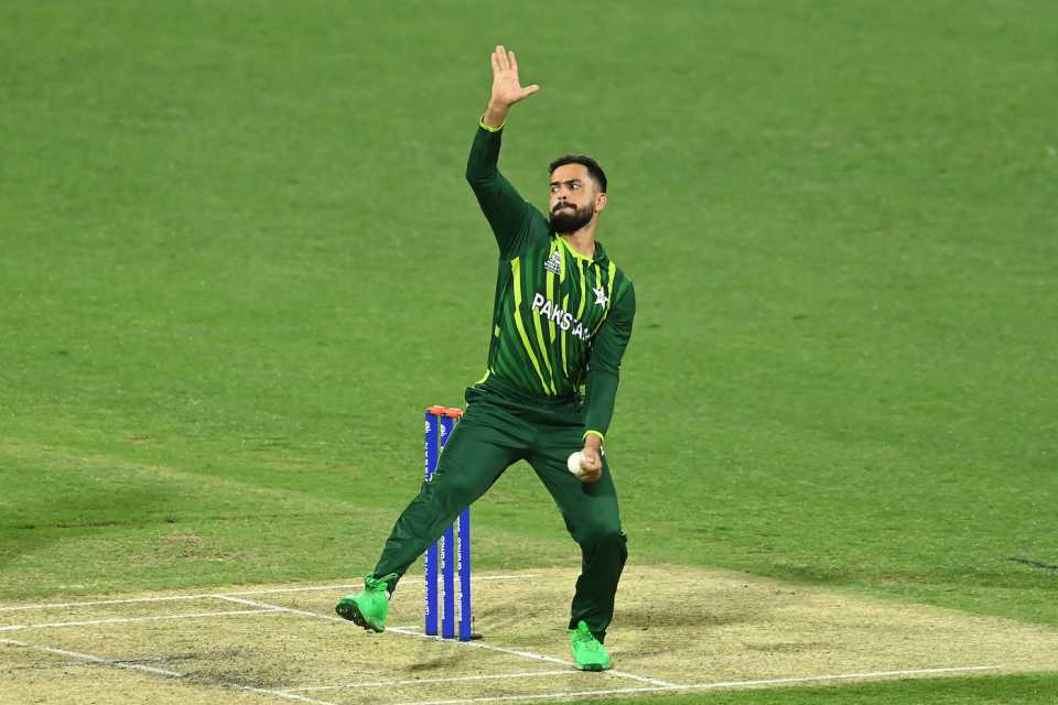Mohammad Nawaz bowls, England vs Pakistan, Men's T20 World Cup warm-ups, Brisbane, October 17, 2022