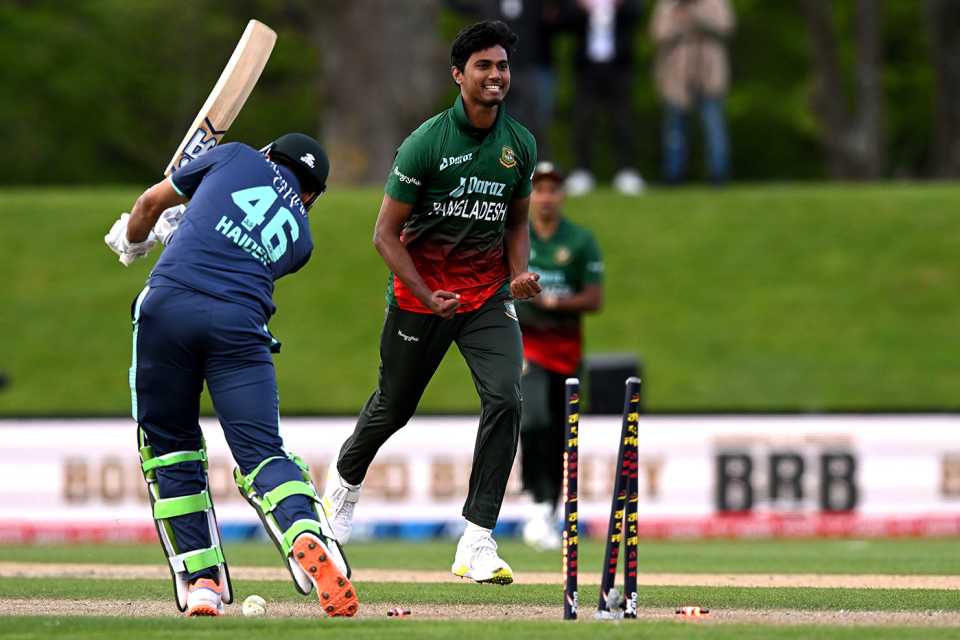 Hasan Mahmud celebrate after dismissing Haider Ali, Bangladesh vs Pakistan, 6th match, New Zealand tri-series, Christchurch, October 13, 2022