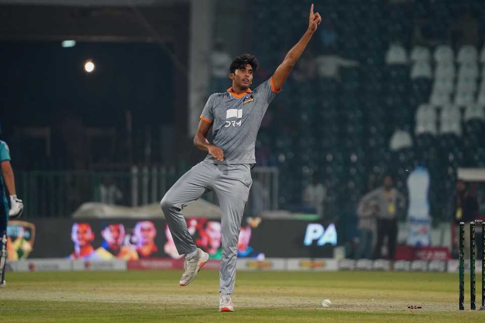 Mohammad Zeeshan is up in celebration, Gwadar Sharks vs Bahawalpur Royals, PJL, Lahore, October 21, 2022
