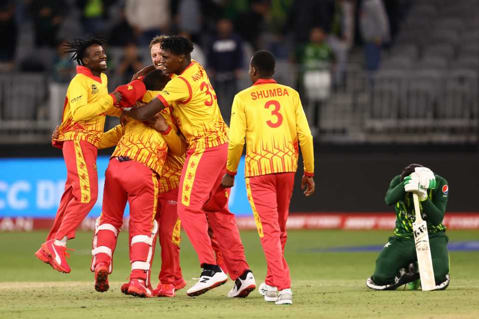 Zimbabwe's players can't hide their emotions after beating Pakistan by one run, Pakistan vs Zimbabwe, Perth, T20 World Cup, October 27, 2022