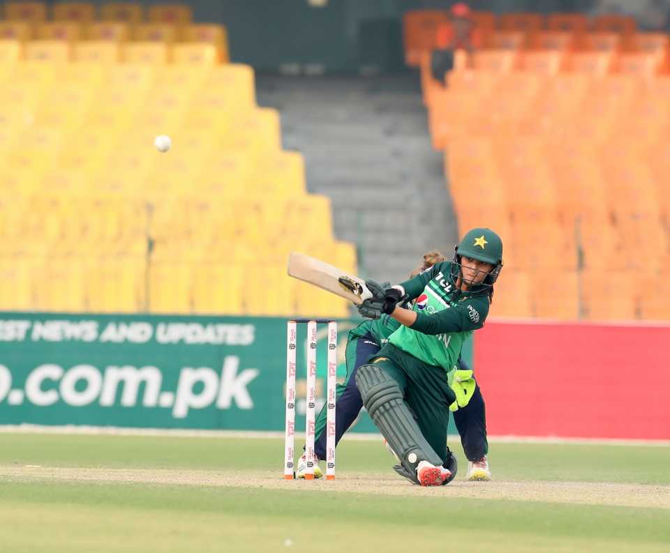 Bismah Maroof resurrected Pakistan's chase after Ireland struck early, Pakistan vs Ireland, 3rd women's ODI, Lahore, November 9, 2022