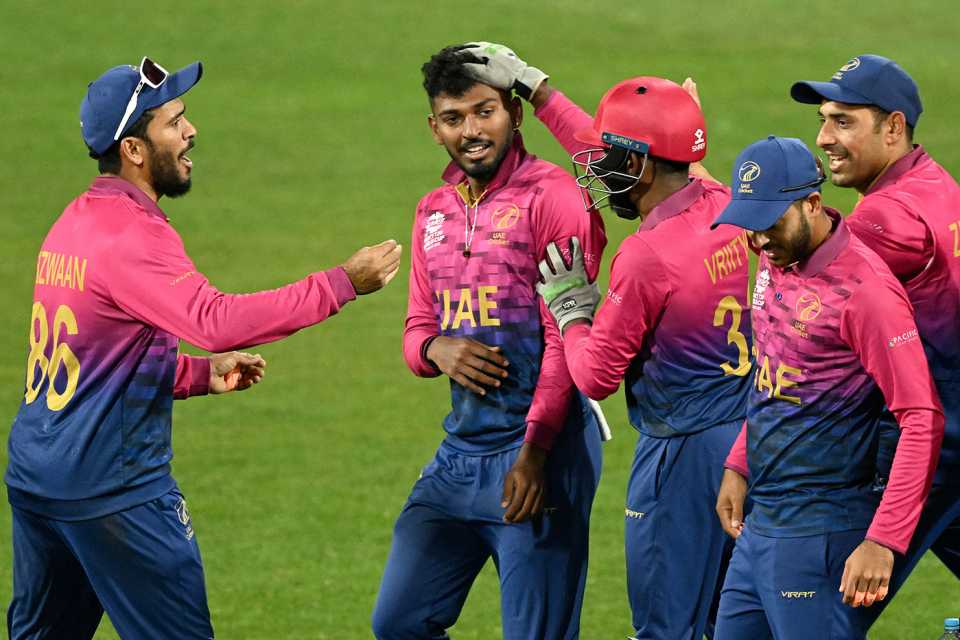 Karthik Meiyappan celebrates a wicket with his team-mates, Sri Lanka vs UAE, T20 World Cup 2022, First Round, Geelong, October 18, 2022