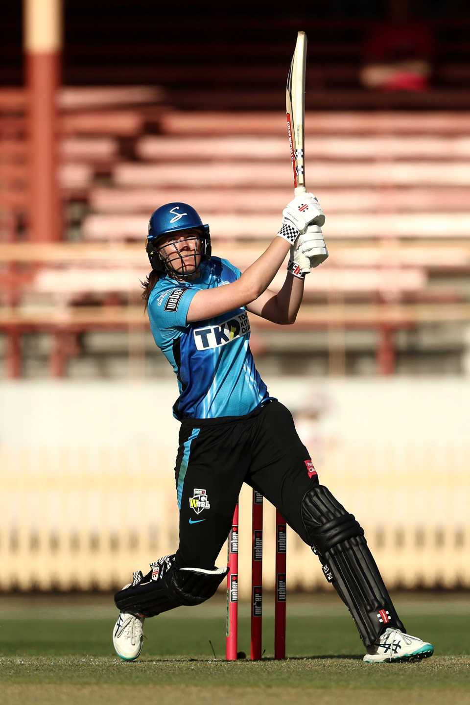 Tahlia McGrath cut loose in the chase, Adelaide Strikers vs Hobart Hurricanes, WBBL, North Sydney Oval, November 18, 2022