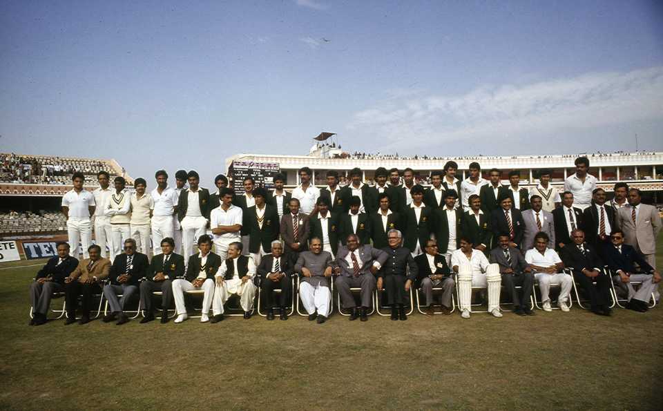 The India and Pakistan players pose with Pakistan president Zia-ul-Haq before the Jaipur Test 