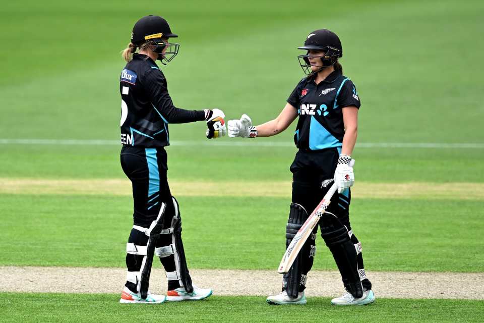 Maddy Green and Amelia Kerr shared a crucial 77-run partnership, New Zealand vs Bangladesh, 2nd women's T20I, Dunedin, December 4, 2022
