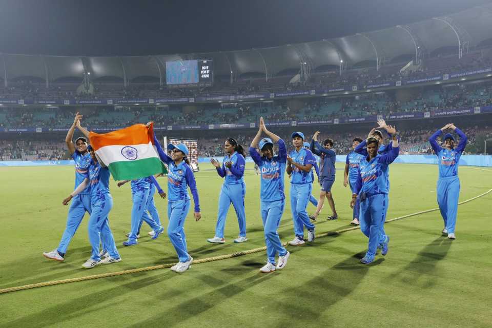 Cricket Photos - IND-W vs AUS-W, 2nd T20I Pictures