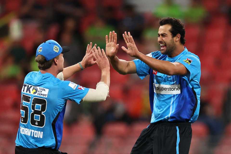 Wes Agar bowled two overs and took a four-for, Adelaide Strikers vs Sydney Thunder, Big Bash League 2022-23, Adelaide, December 16, 2022