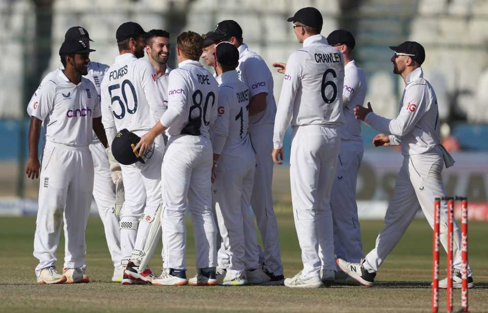 Cricket Photos - PAK vs ENG, 3rd Test Pictures